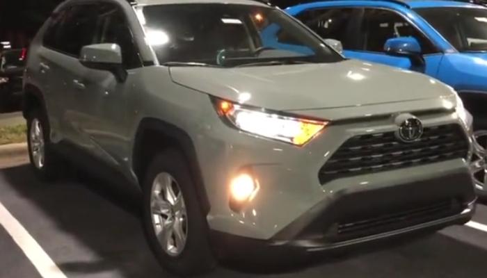 首批2019款全新丰田RAV4海外到店！网友：还是黑色车身最硬气！