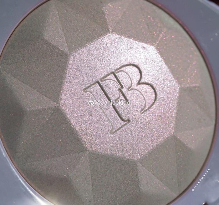 有姐妹在平论里问Fenty Beauty 新出的Diamond Bomb II 钻石高光二代