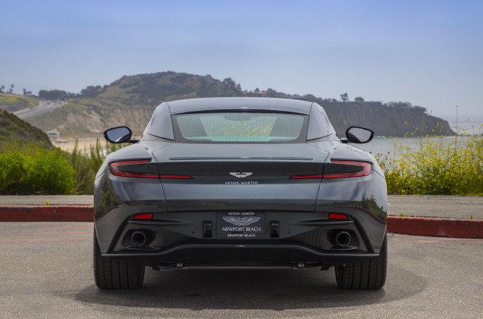 Aston Martin DB11 Classic Driver Edition，看着不错