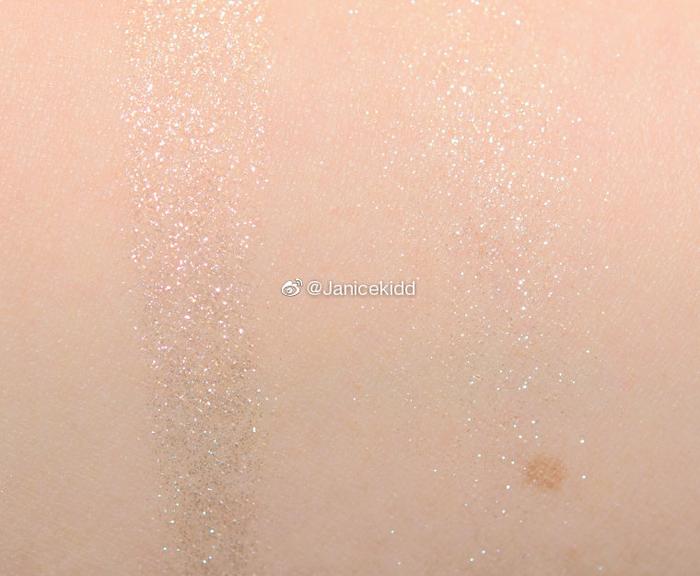 有姐妹在平论里问Fenty Beauty 新出的Diamond Bomb II 钻石高光二代