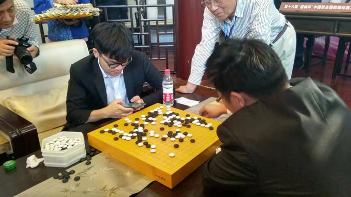 柯洁强腕再胜周睿羊 首次染指倡棋杯冠军