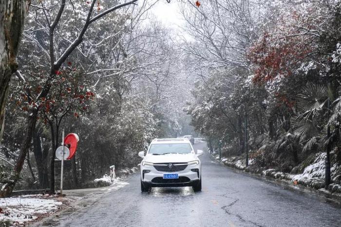 这是记录别克昂科旗与南京2020年的第一场雪