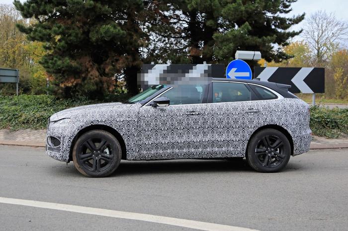 2021款捷豹F-Pace Spied，路试曝光，能否翻盘大卖？