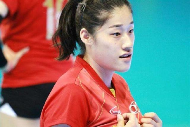 点赞!率队赢球后刘晓彤又因一举动获认可:难怪她们能在决赛赢天津