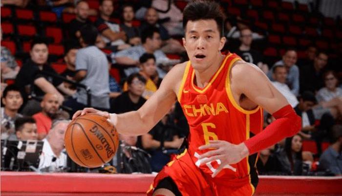 周琦用行动回应质疑！郭艾伦晃倒对手上热搜，美球迷：可去NBA