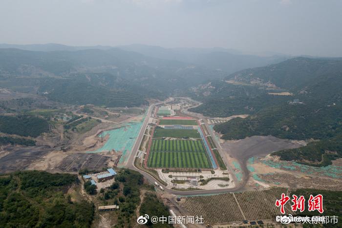 太原在荒山粉煤灰填埋场建成4块标准足球场