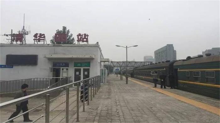 北京最繁华的商业地带，每日有火车穿街而过，如今已成回忆