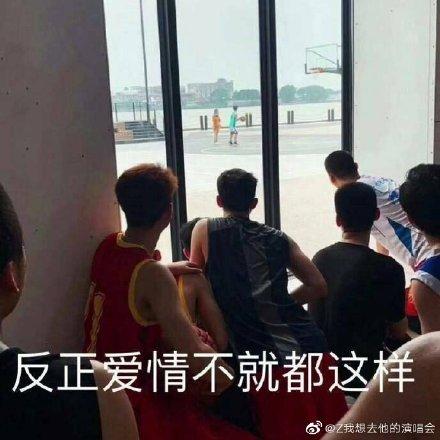 囧哥:男子无证驾驶被查装是聋哑人 表演半天后电话响了