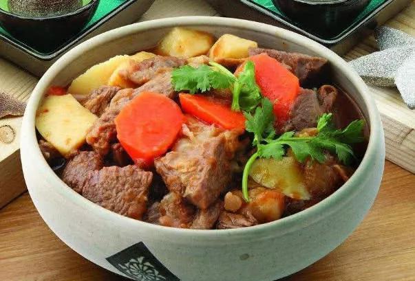 炖牛肉，加上这4种香料，不用焯水，给你原汁原味的美食