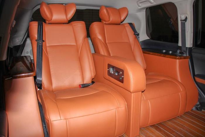 雷克萨斯570L升级限定版四座 宽敞空间展示舒适乘坐