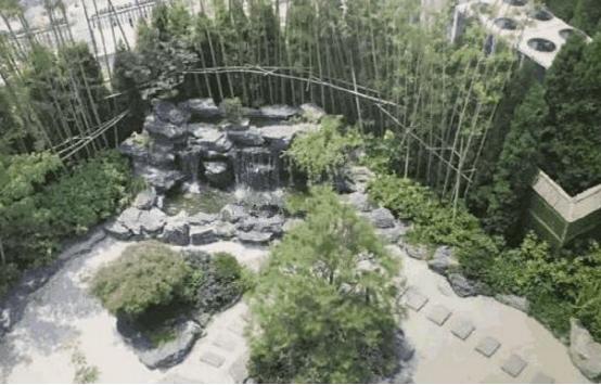 参观李连杰在上海的豪宅，全屋用大理石砌成，一年却没在家住几天