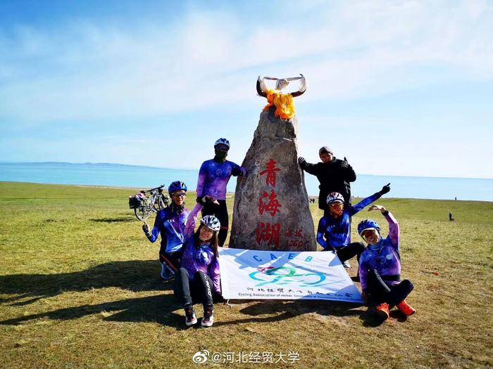 经过六天的环青海湖之旅，经贸车协人满载奖牌和证书离开了青海湖