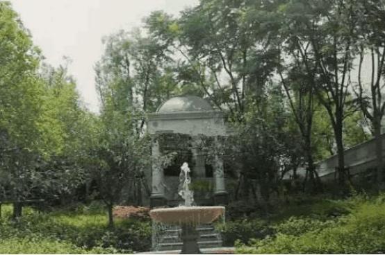 参观李连杰在上海的豪宅，全屋用大理石砌成，一年却没在家住几天