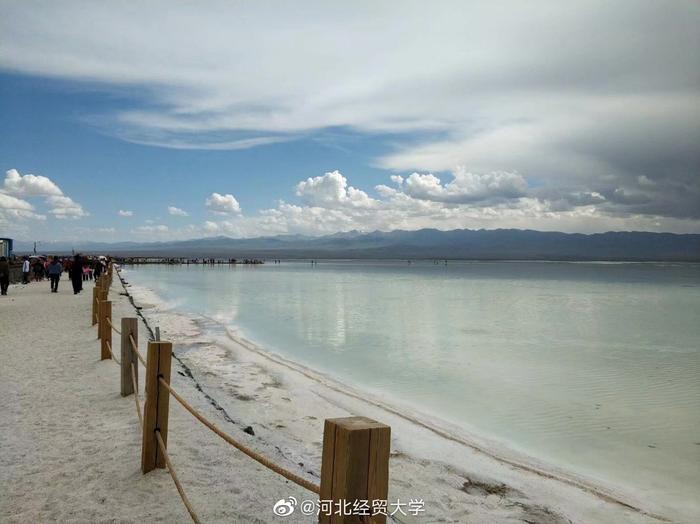 经过六天的环青海湖之旅，经贸车协人满载奖牌和证书离开了青海湖