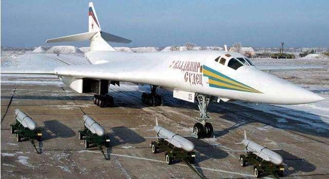 俄罗斯图-160战略轰炸机拟装匕首导弹，或变身反舰导弹载机