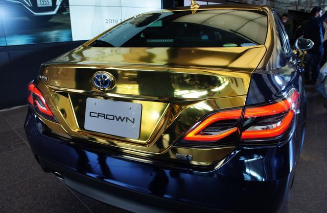 最帅“丰田皇冠”，蓝金色涂装，配2.0T发动机，气势堪比奔驰S级