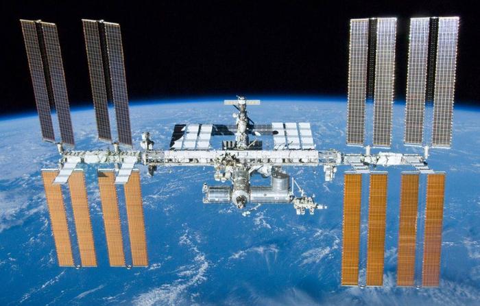 国际空间站是怎样建成的？它绕地球公转一周又需要多久？