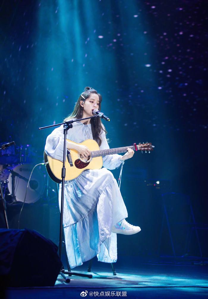@歐陽娜娜Nana 十周年巡回音乐会南京站造型，有颜有才的小仙女