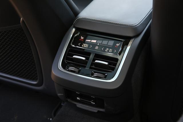 海外试驾全新一代沃尔沃V60 T6 AWD整体驾乘与操控感受如何