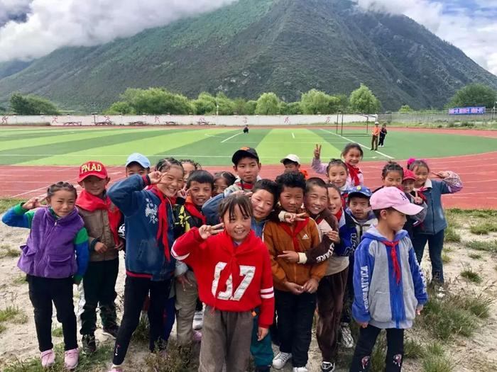 马云与西藏的“十年之约”，为乡村教育捐赠1个亿