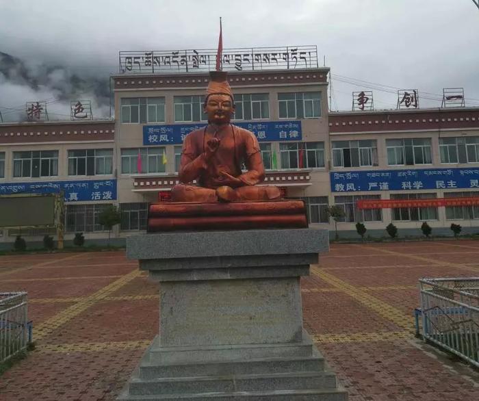 马云与西藏的“十年之约”，为乡村教育捐赠1个亿
