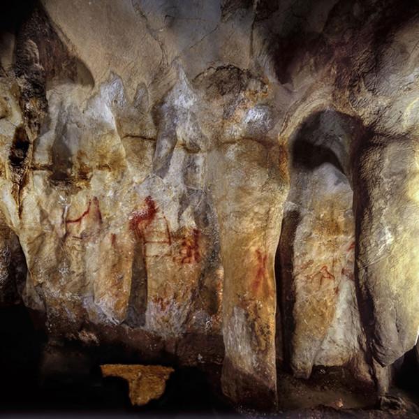 古老山洞出现古怪壁画，疑似现代痕迹，这种现象是怎么出现的？