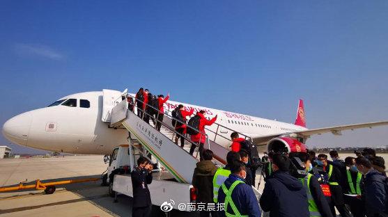 182名医护人员搭乘吉祥航空再次援鄂