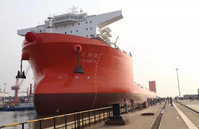 南通制造又创世界第一！载重6万吨的“海上大力士”上水啦！附视频