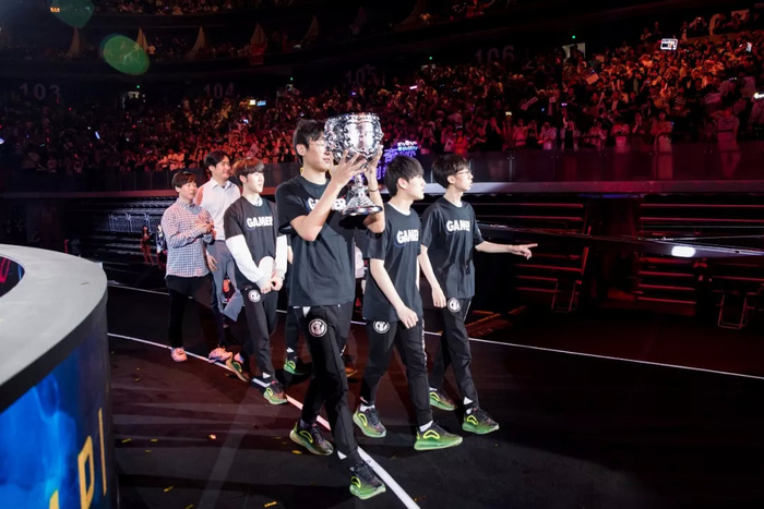 818 Round.1//吃完热狗吃玉米,小iGS8冠军皮肤24日正式上线!