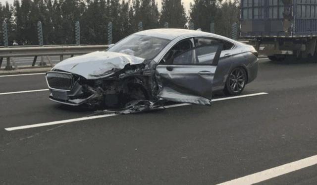 偶遇红旗H5事故车，拆开保险杠后，车主：不敢相信自己的眼睛