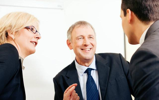 在职场，因意见不合，跟同事发生争吵，如何解决？