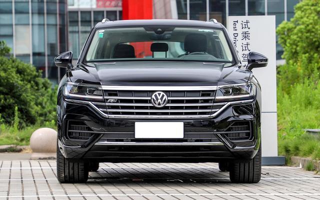 旗舰型SUV，它的尺寸不及自家小弟大众途昂，价格却直指奥迪Q7