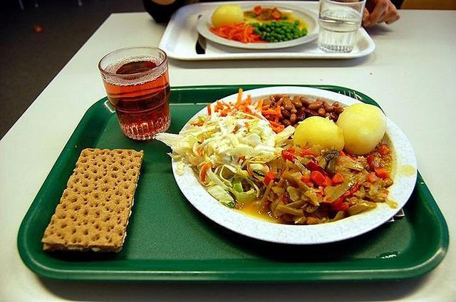 世界各国学生午餐大盘点：瑞典最奢侈，俄罗斯最简单，中国是这样