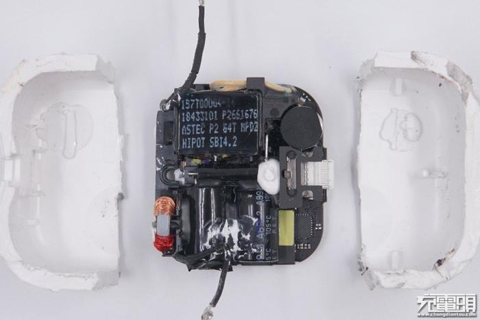 拆解报告：iPhone 11 Pro原装充电器A1696（港版）