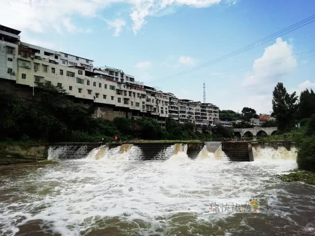 久雨放晴，自贡和内江交界处的高硐堰闸迎来了壮美时刻！