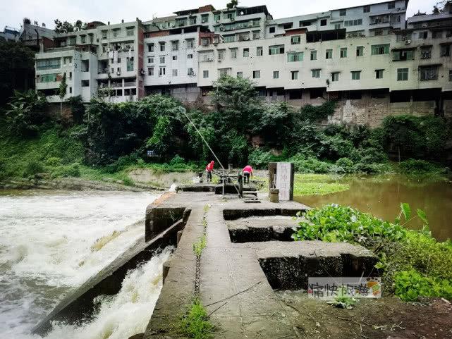 久雨放晴，自贡和内江交界处的高硐堰闸迎来了壮美时刻！