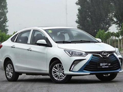 外形很霸气，标配自动空调皮