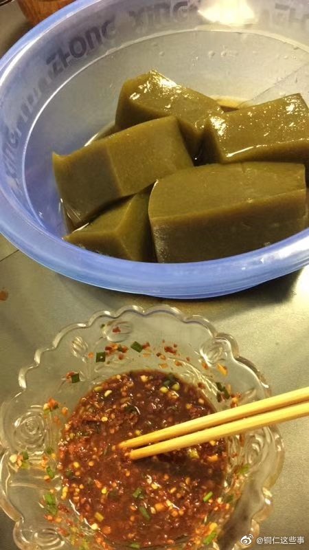 斑鸠豆腐,每到热天铜仁各地街上都有卖的,你吃过没?