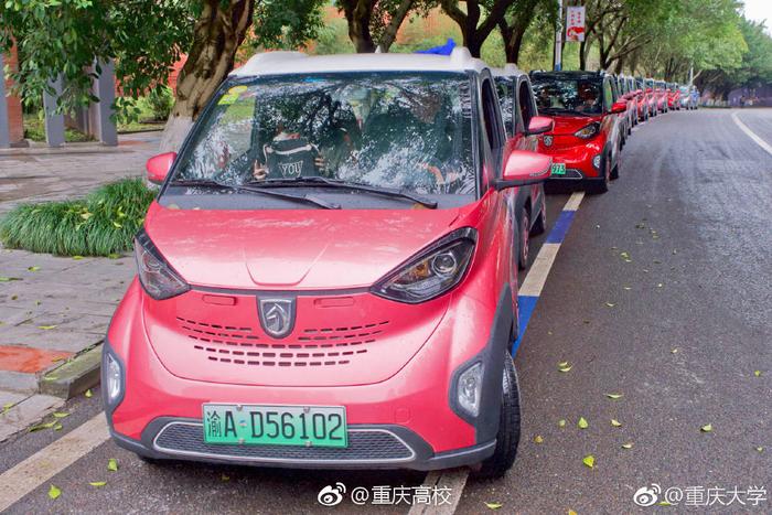 女生节，@重庆大学 汽车工程学院男生们担任司机，组成的新能源车队