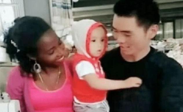 中国爸非洲妈，生出的混血宝宝火了，网友：肤色是亮点
