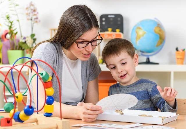 去幼儿园之前，父母教孩子说这话，不仅老师喜欢孩子也更快适应