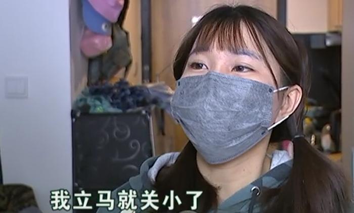 女子外出办事，回家后发现房门被邻居砸坏，邻居：出门不关音响！