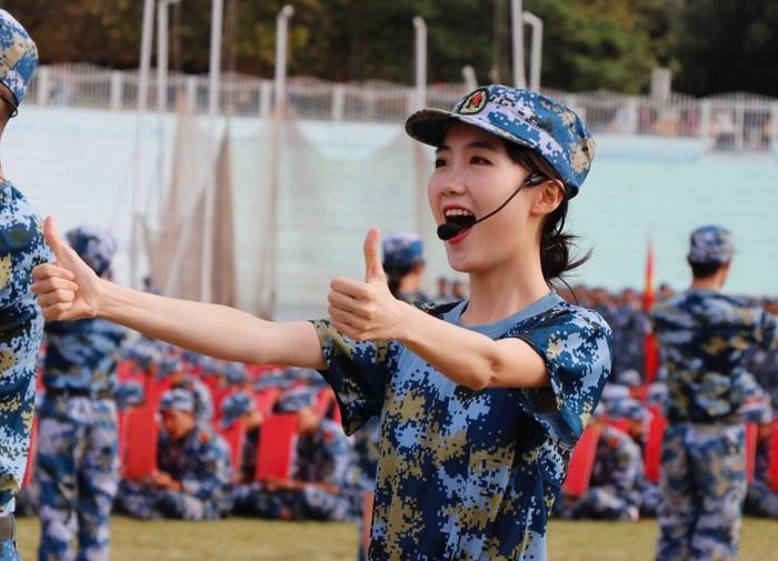 超燃！青岛大学八千新生沙场点兵！用青春向祖国告白