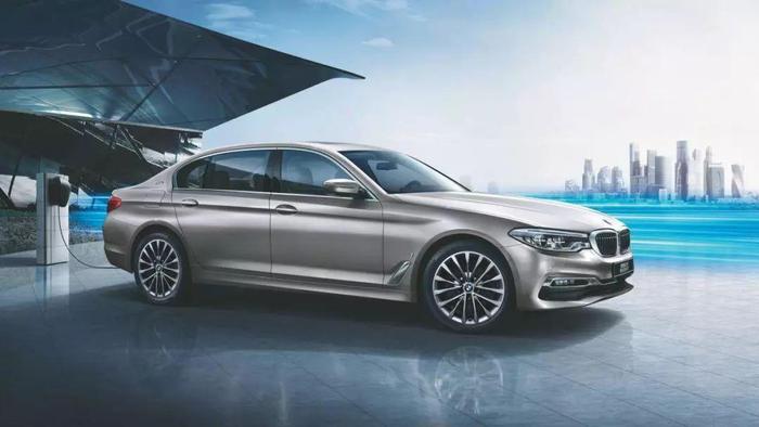 比汽油版还划算！2019款新BMW 5系插电式混合动力先锋版上市