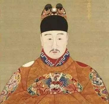 日本天皇和唐国强老师，谁的皇袍更接近唐朝原版？
