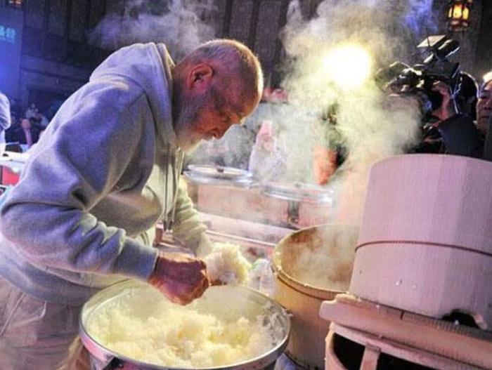 日本90岁“煮饭达人”，到中国煮饭遭质疑：60年就研究这个吗