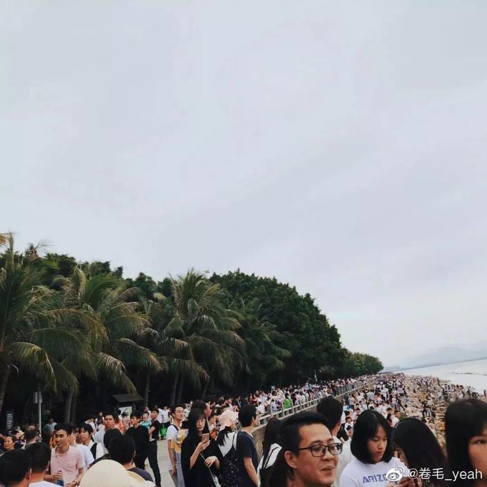 人才“挤挤”！40万人“挤爆”深圳湾公园...