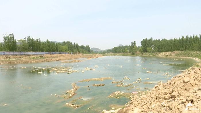 61秒丨济南：河道清淤清出两座“泥沙山” 村民承包土地被占用