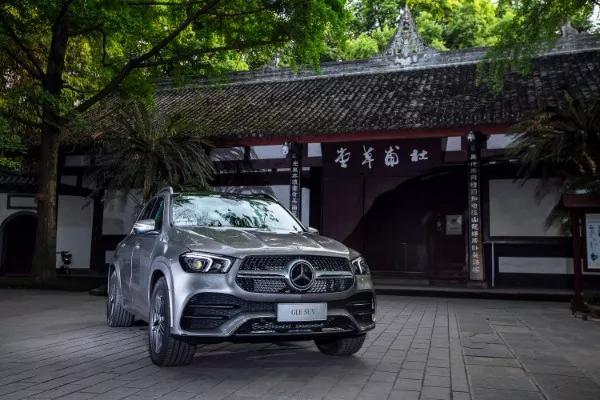 越野能力彪悍的SUV，日常代步是浪费？试驾全新一代奔驰GLE