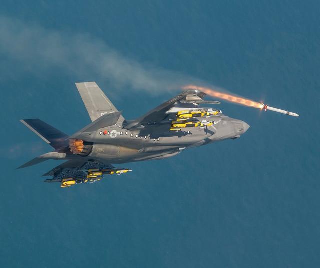 这个新部件能让F-35载弹量增50%？可惜B型机享受不到福利
